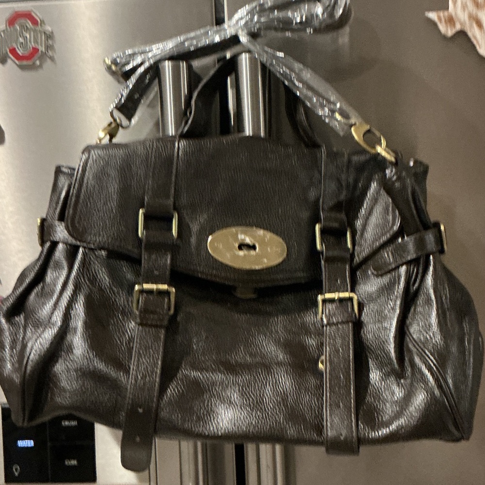 Elegant Black Leather Handbag